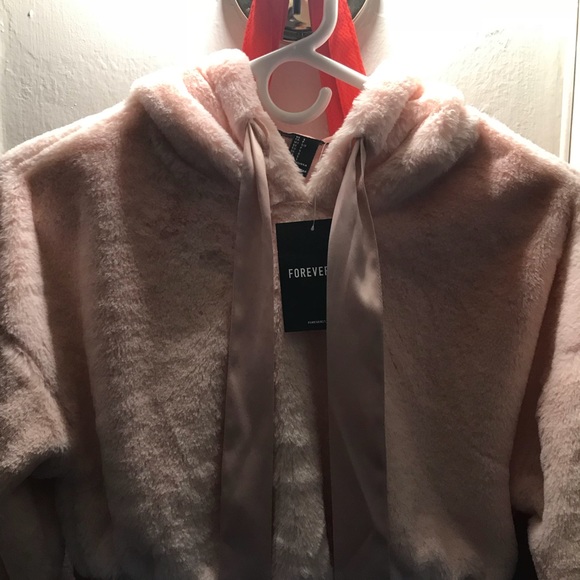 Pink Faux Fur Cropped Hoodie - Picture 2 of 4